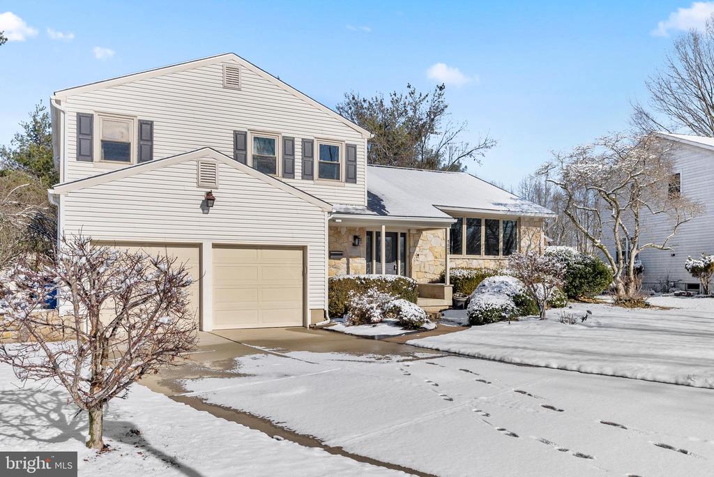 1525 SQUIRE LANE