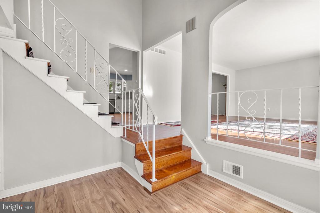 1525 SQUIRE LANE