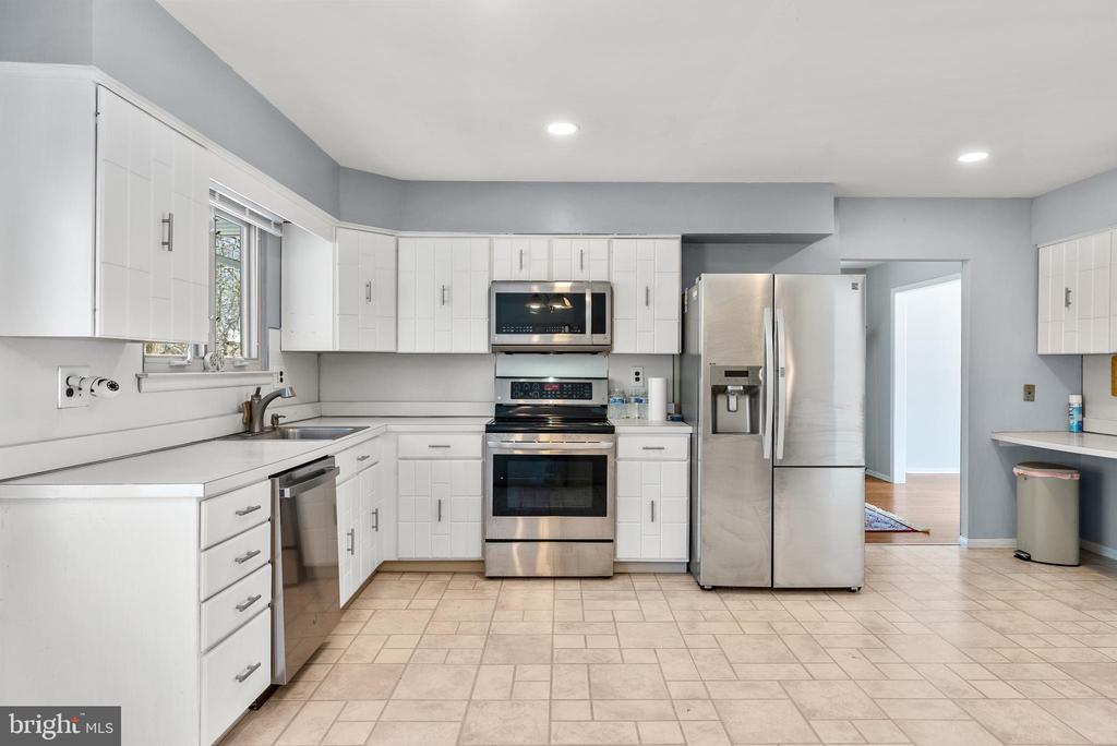 1525 SQUIRE LANE
