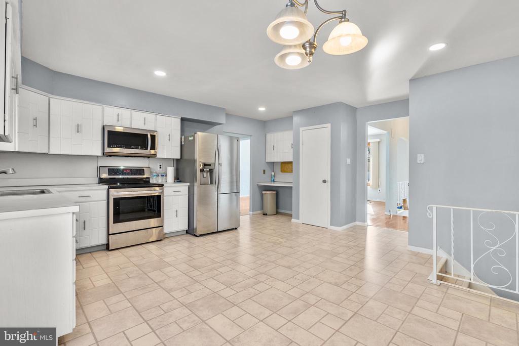 1525 SQUIRE LANE