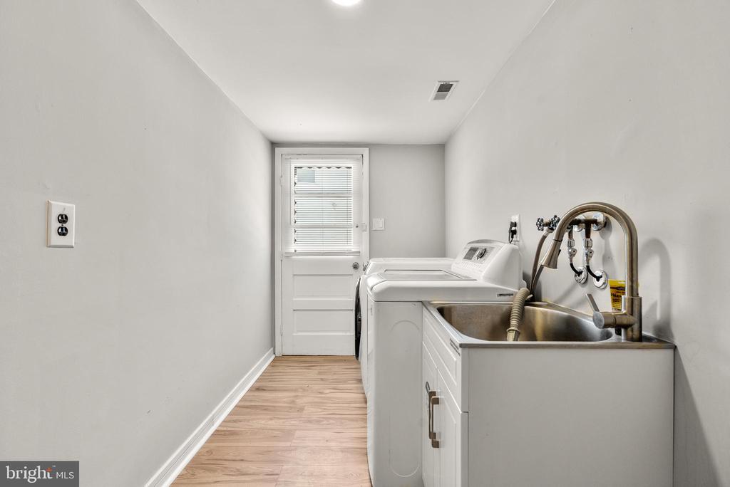 1525 SQUIRE LANE