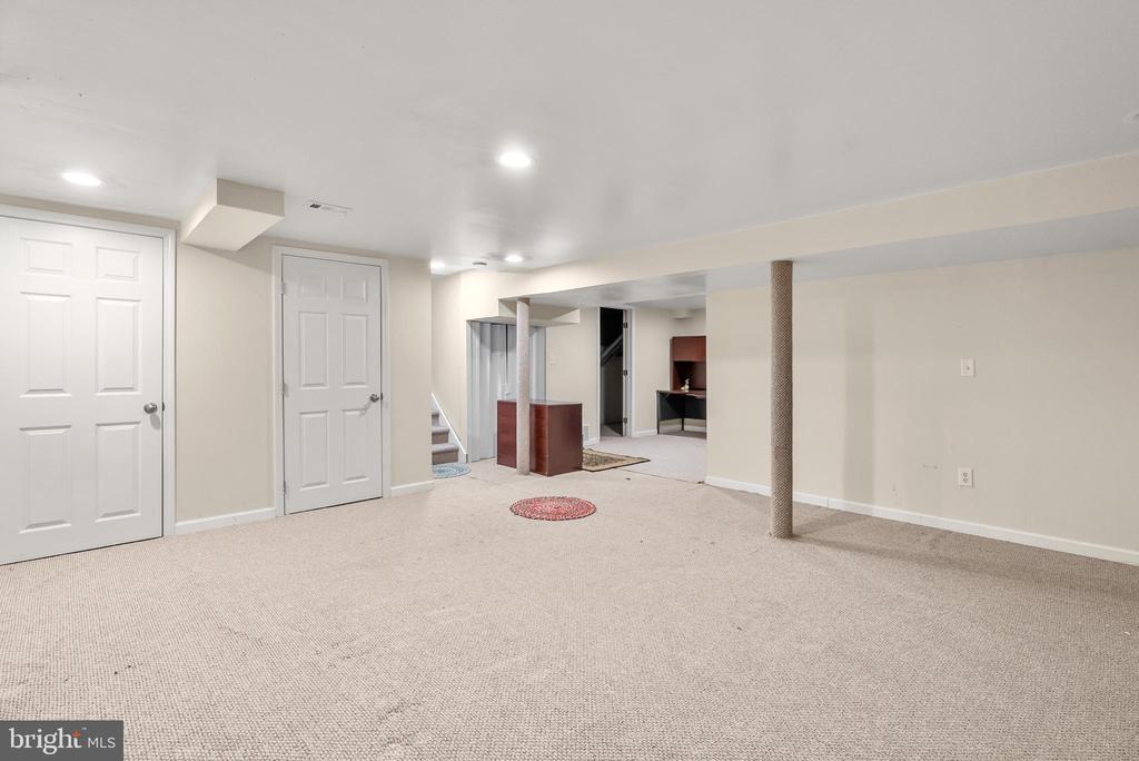 1525 SQUIRE LANE