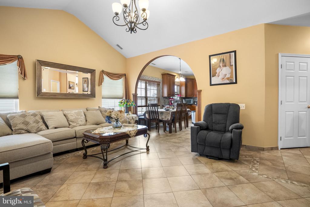 15 KRESSON COURT