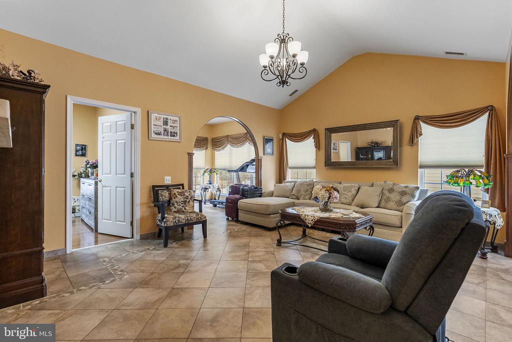 15 KRESSON COURT