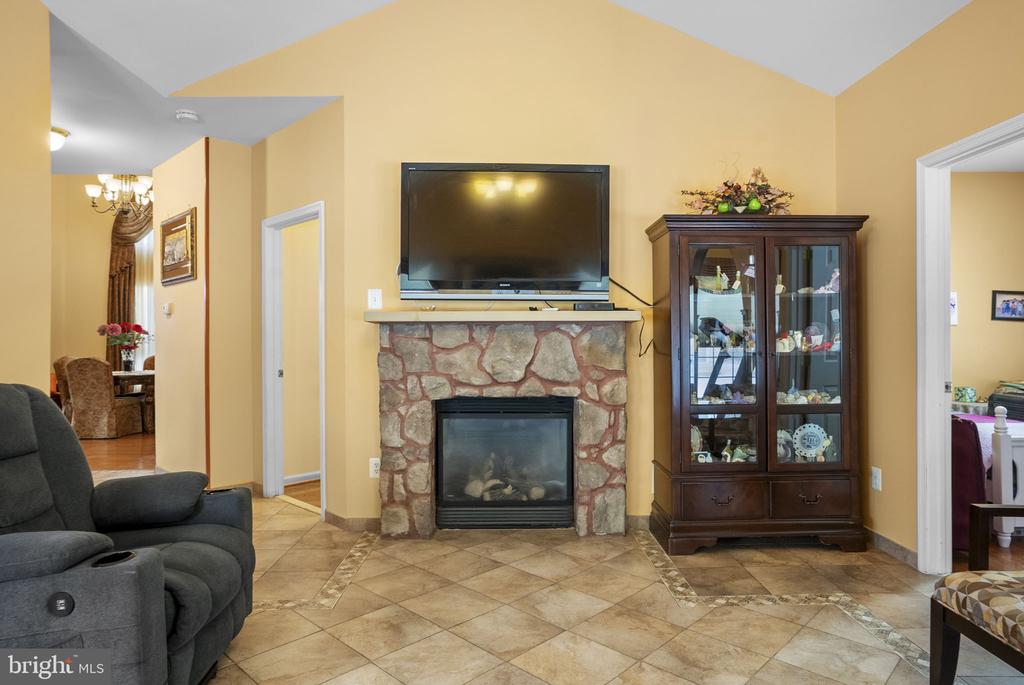 15 KRESSON COURT