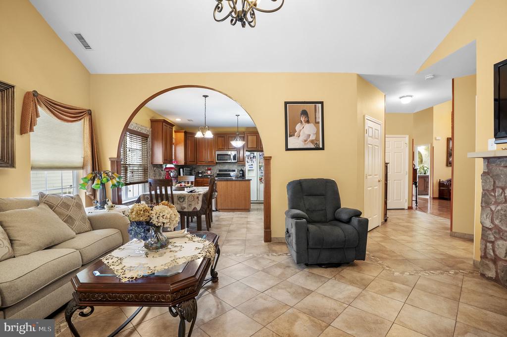 15 KRESSON COURT