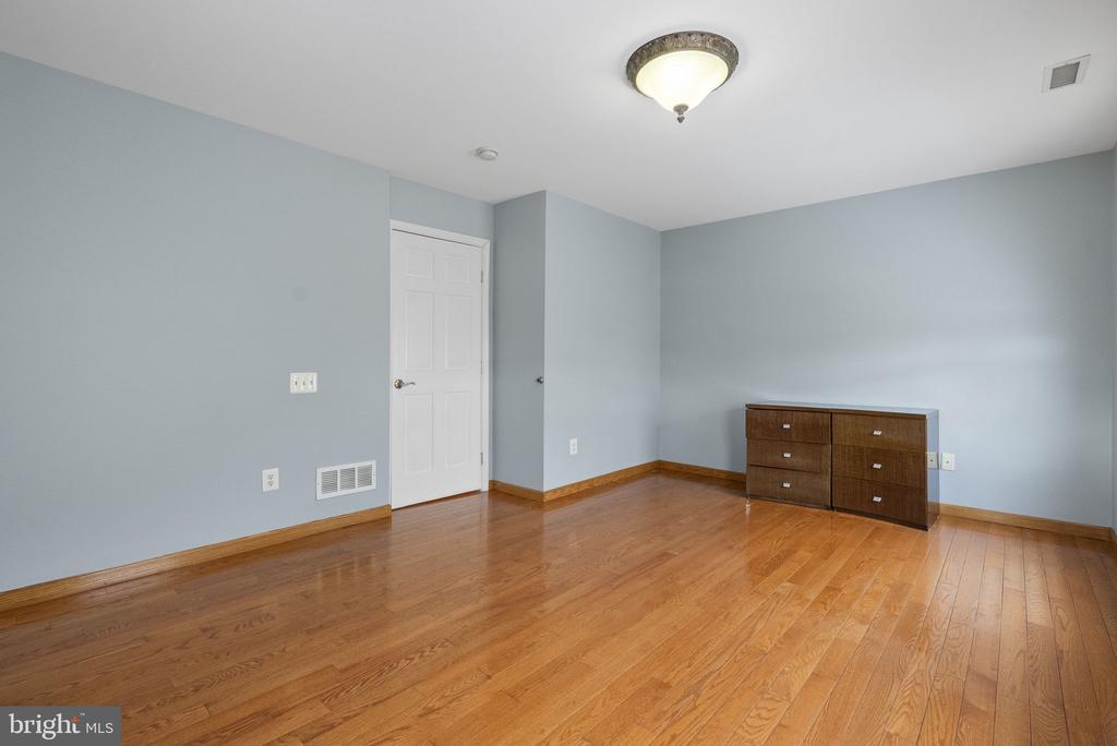 15 KRESSON COURT