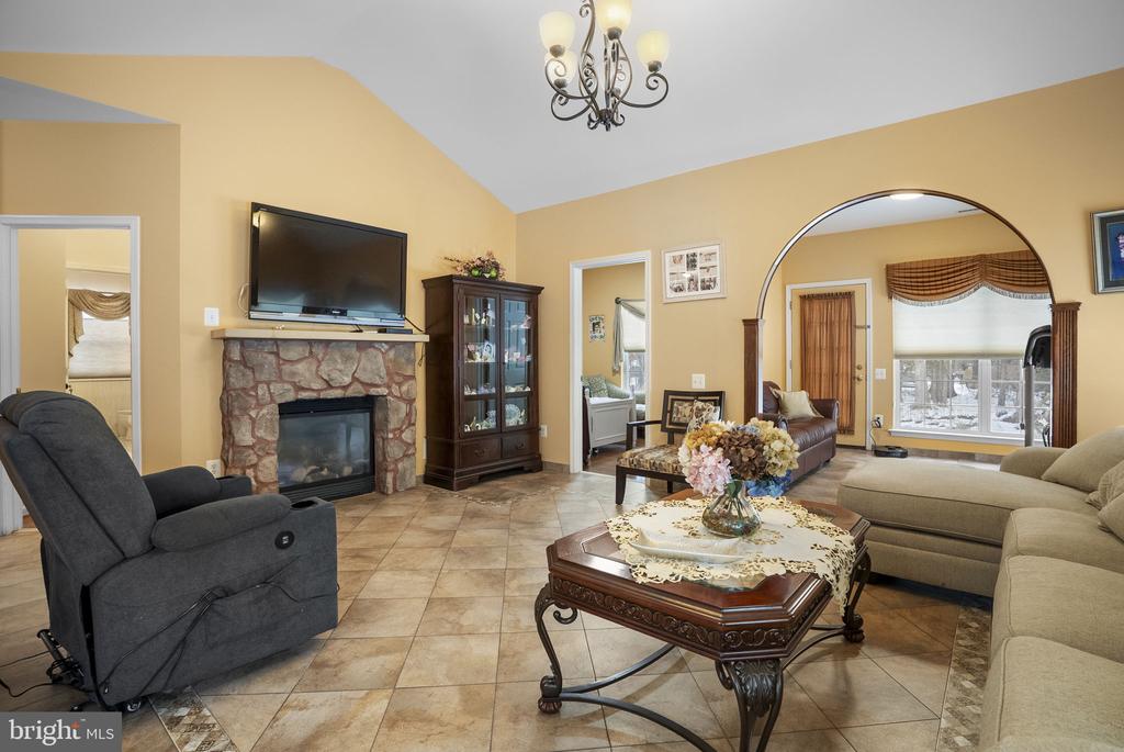 15 KRESSON COURT