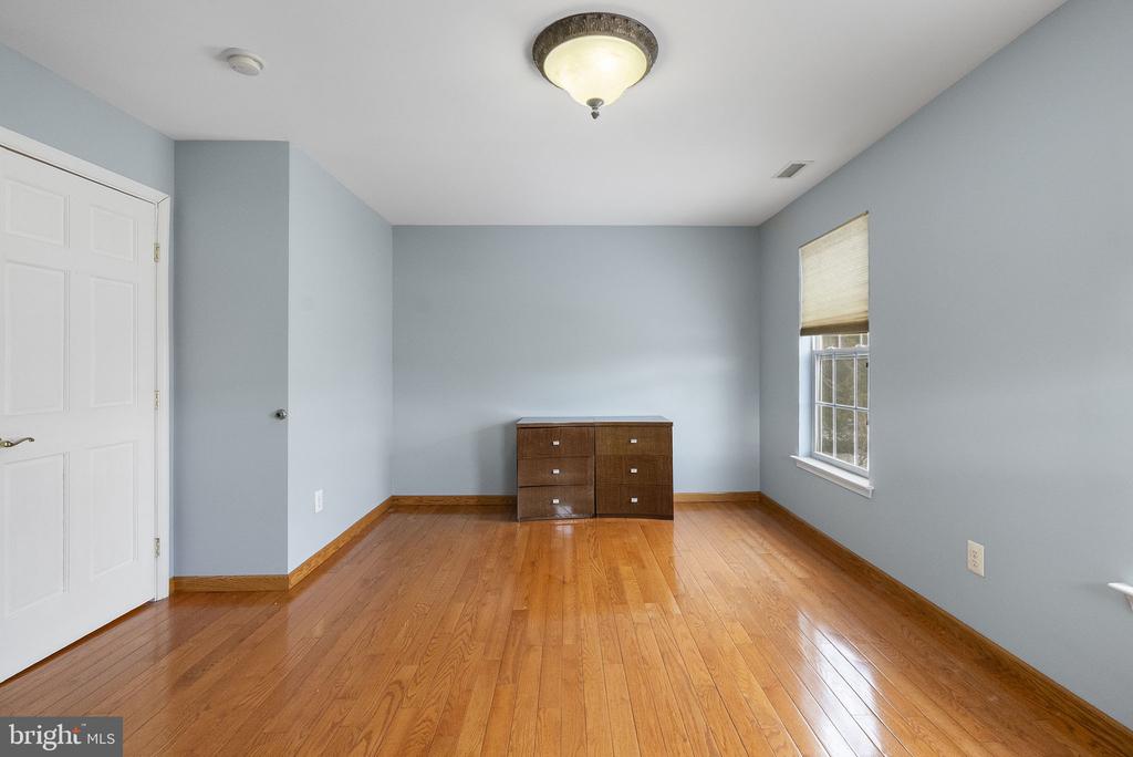 15 KRESSON COURT