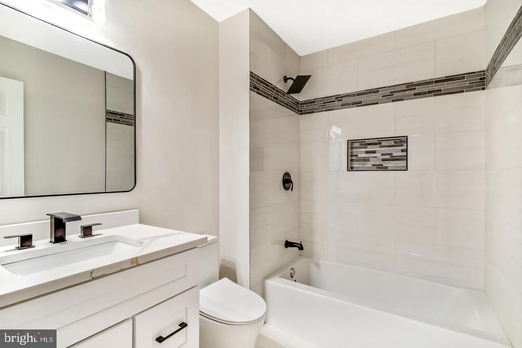 2704 TALL PINES