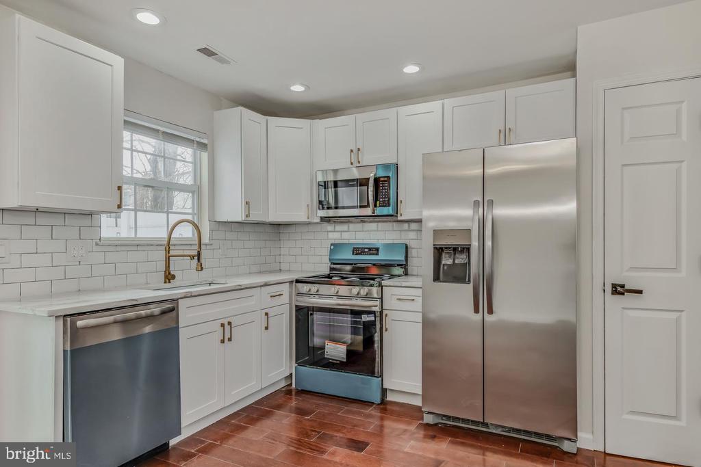 2704 TALL PINES