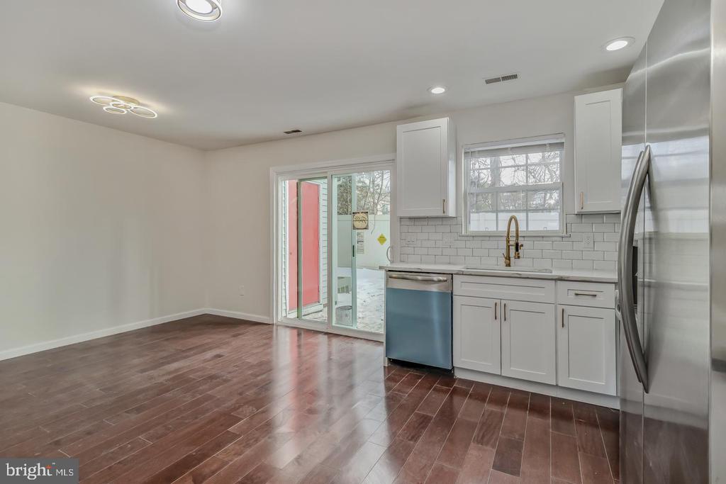 2704 TALL PINES