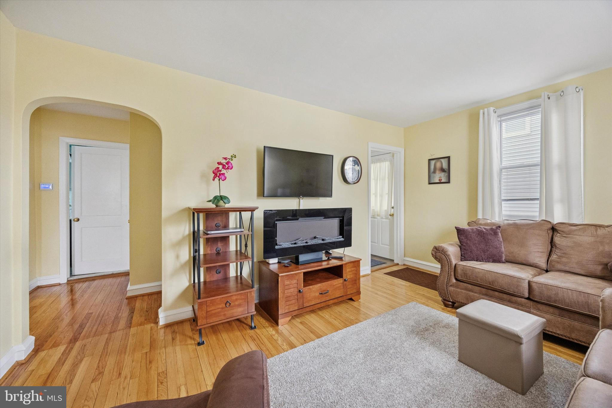 612 N WALNUT AVENUE