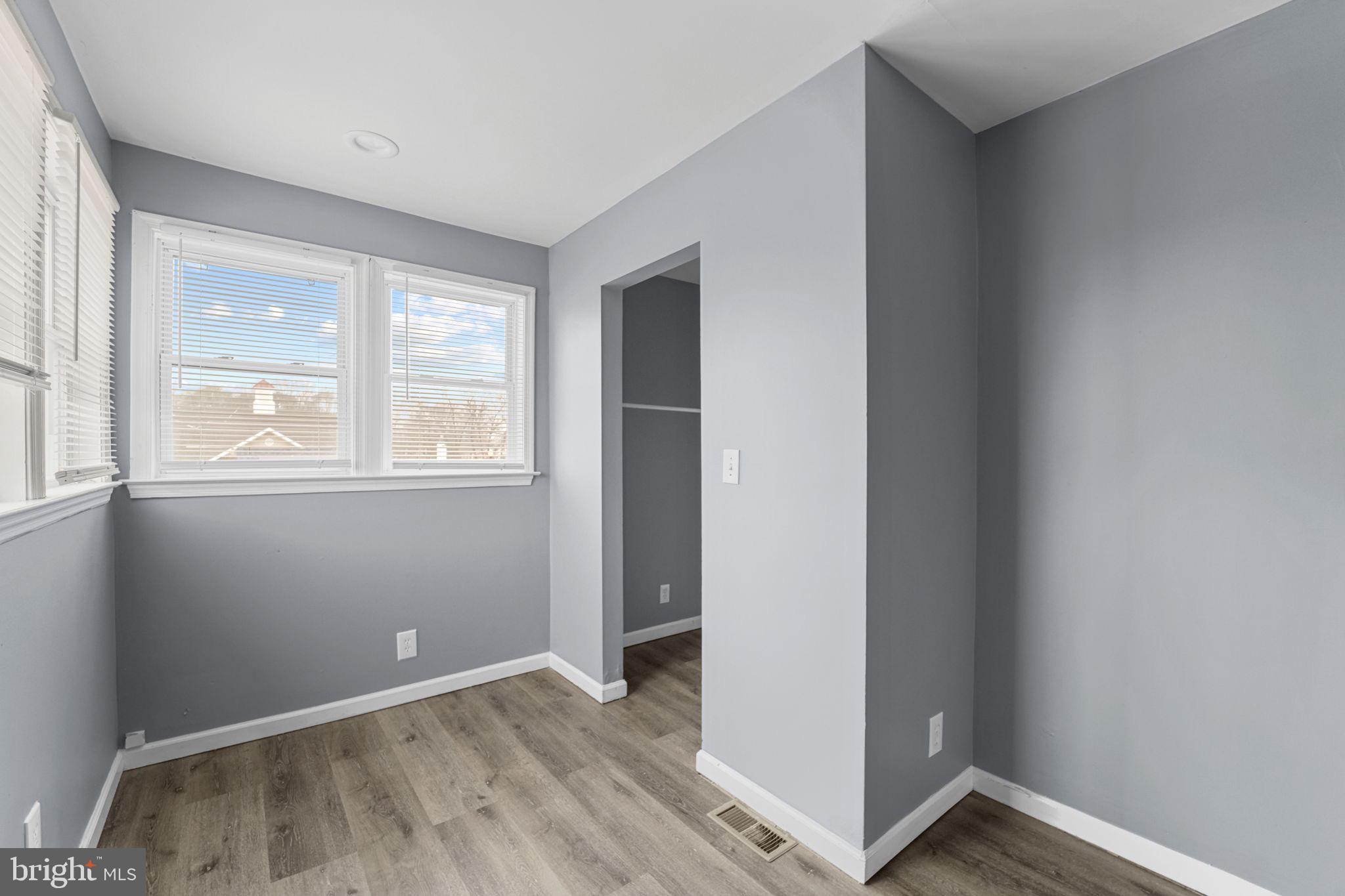 16 E 7TH AVENUE