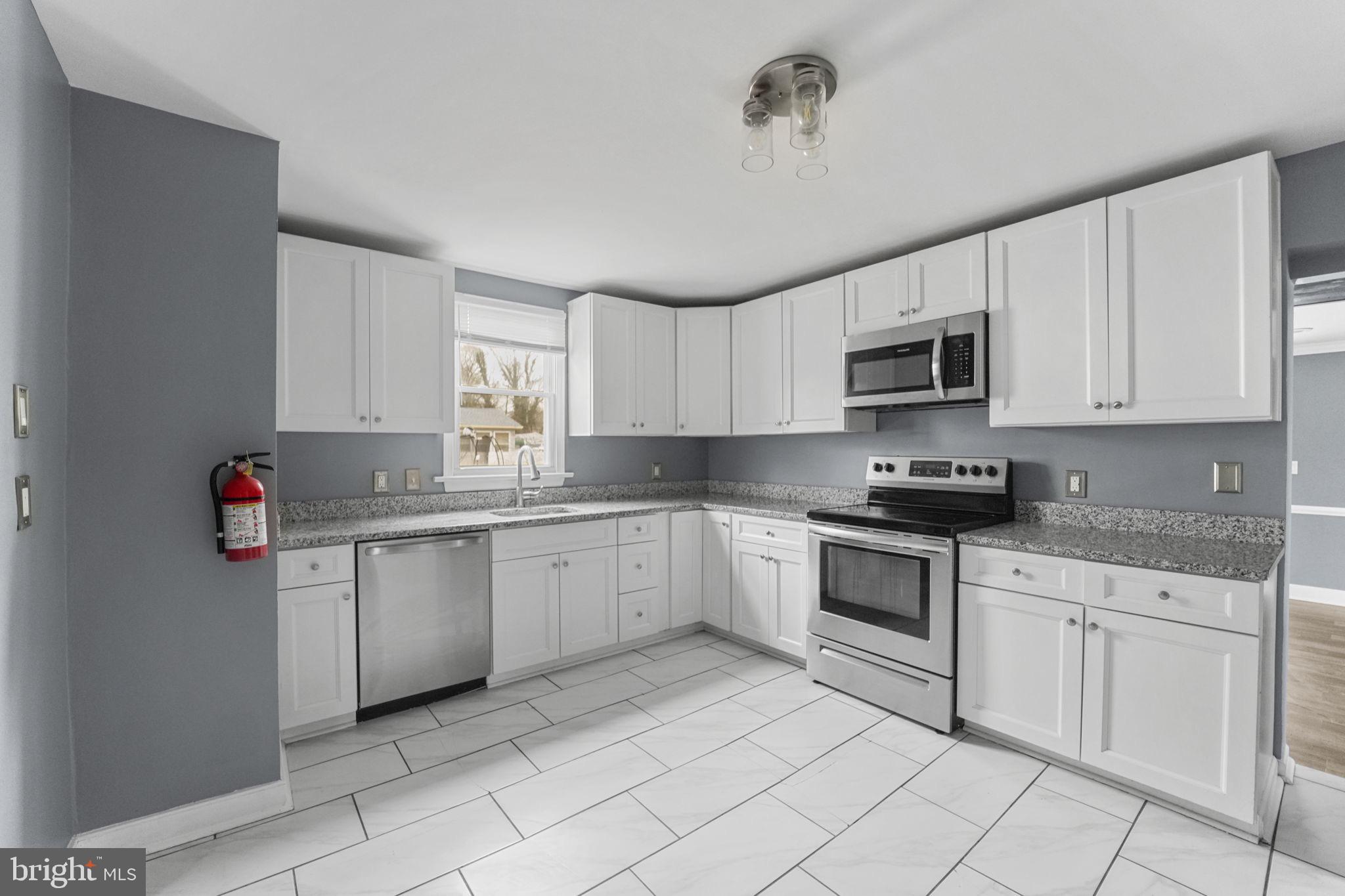16 E 7TH AVENUE