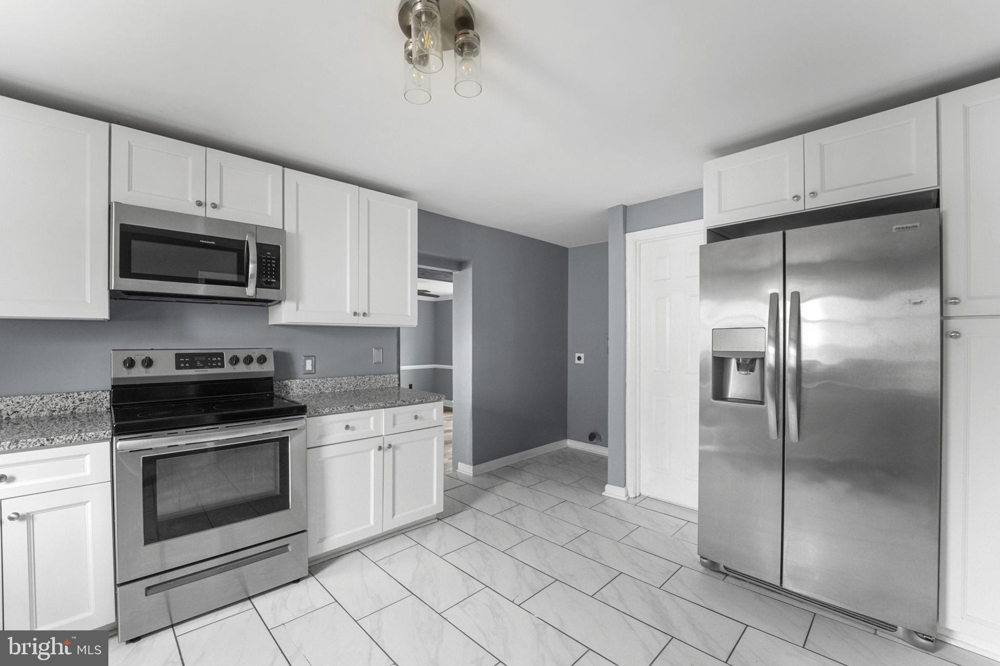 16 E 7TH AVENUE