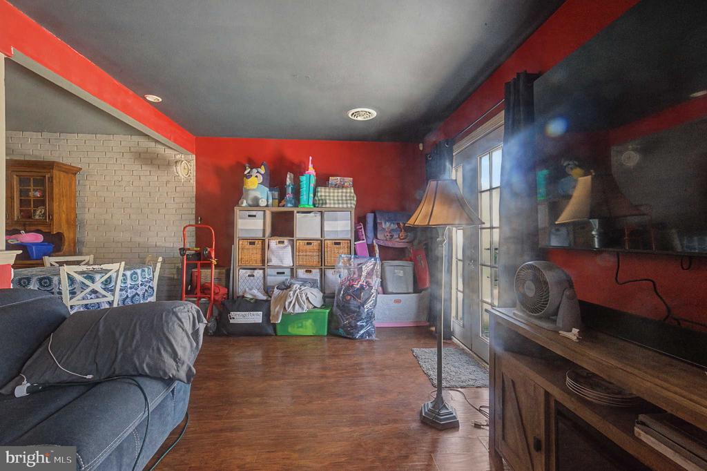 36 WYNNEWOOD DRIVE