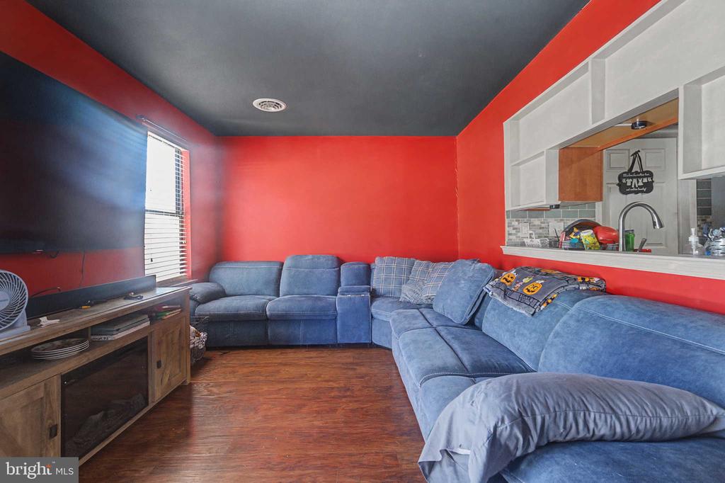36 WYNNEWOOD DRIVE