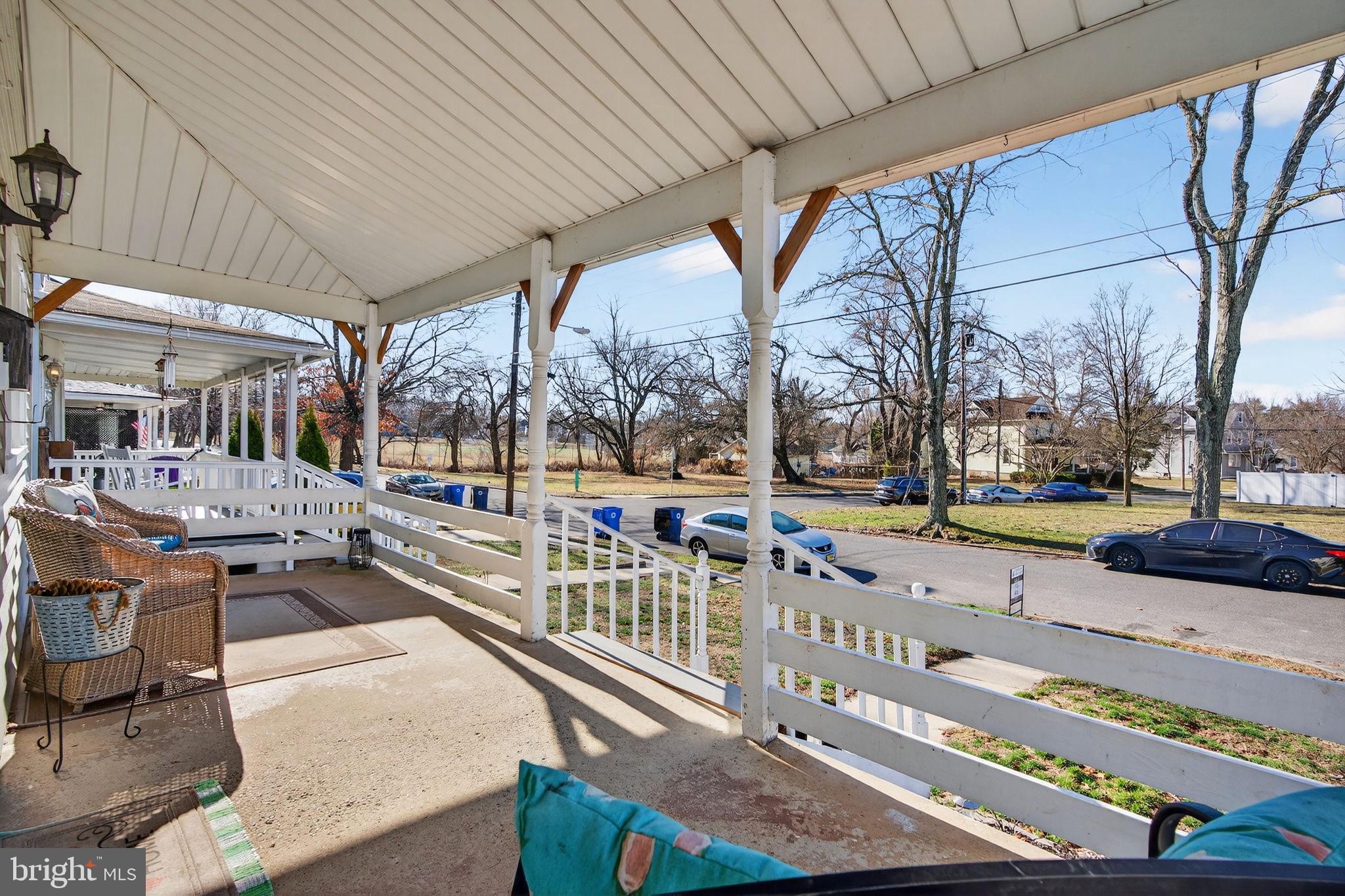 1006 CHESTNUT AVENUE