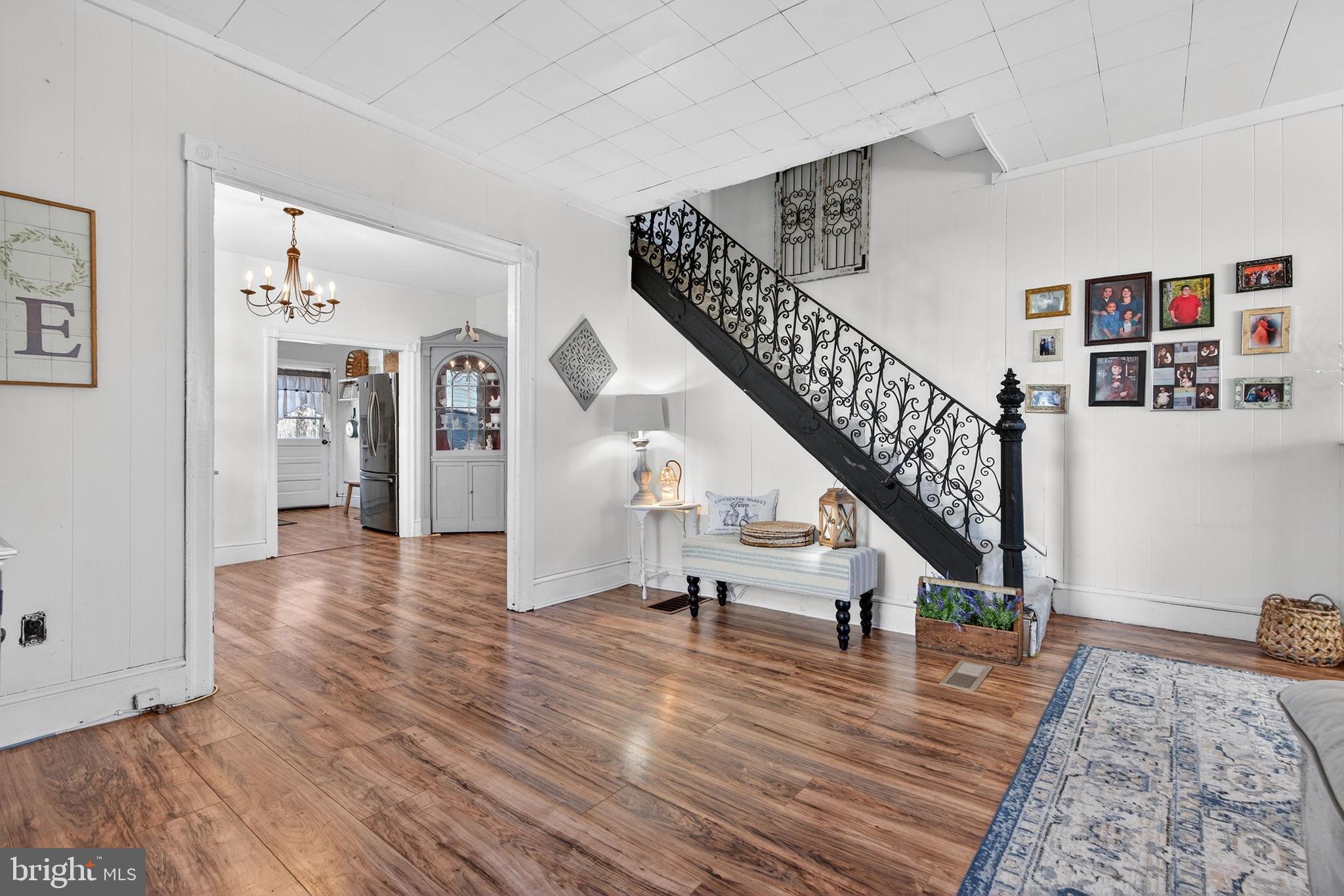 1006 CHESTNUT AVENUE