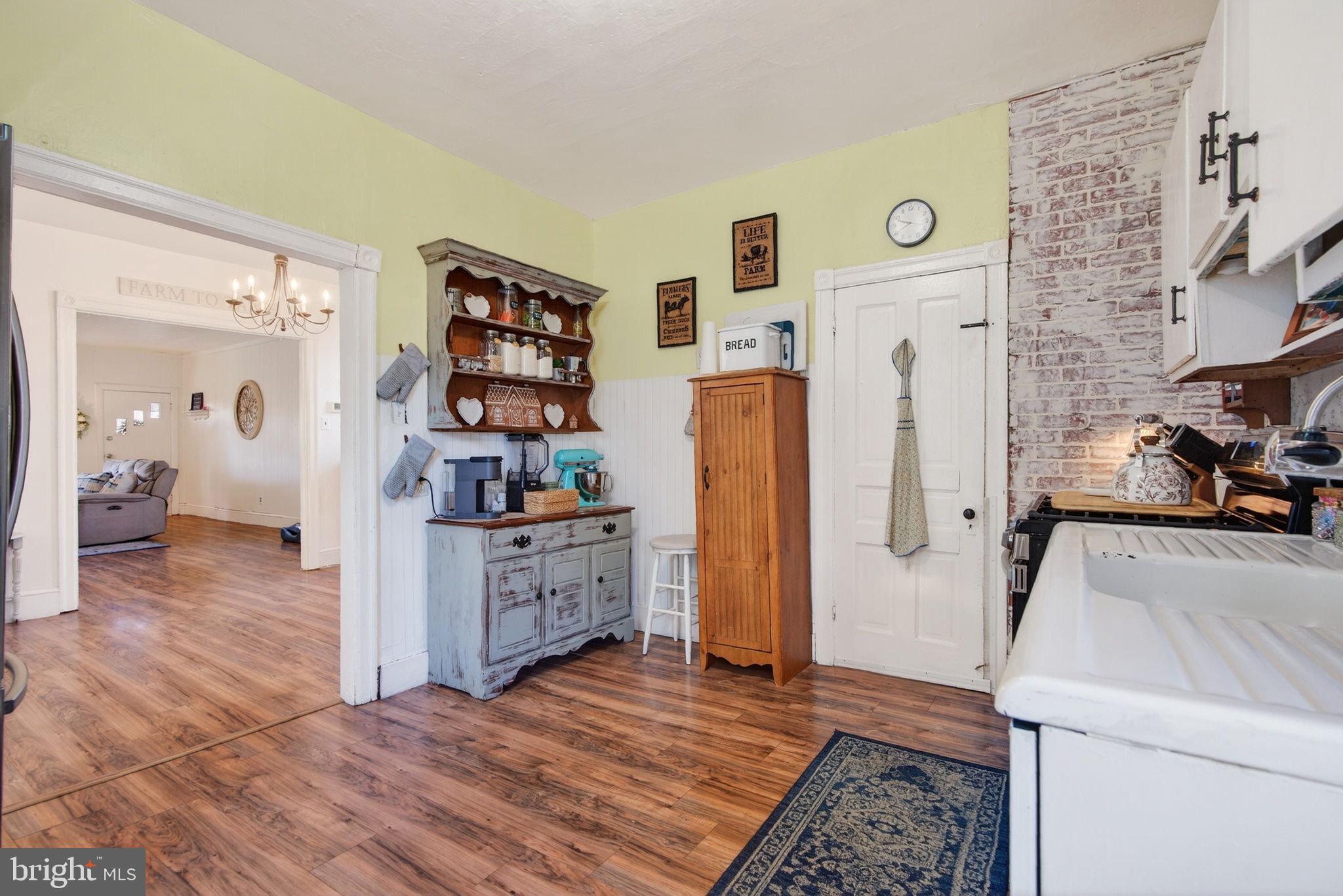 1006 CHESTNUT AVENUE