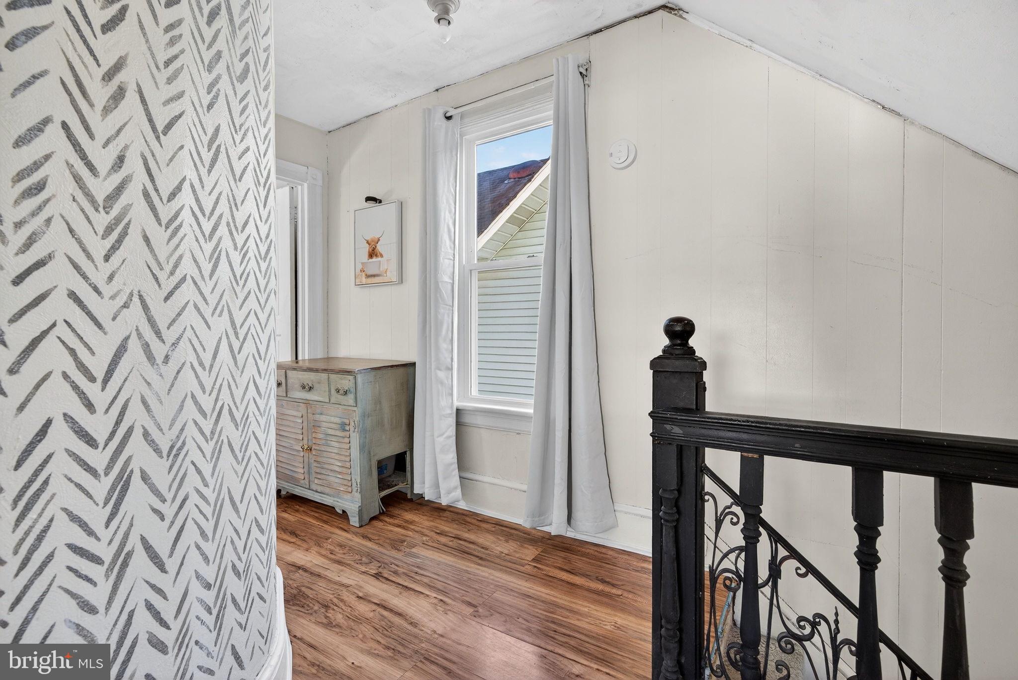 1006 CHESTNUT AVENUE