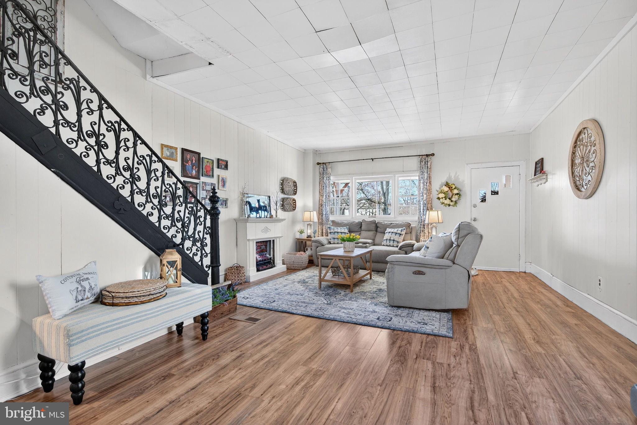 1006 CHESTNUT AVENUE