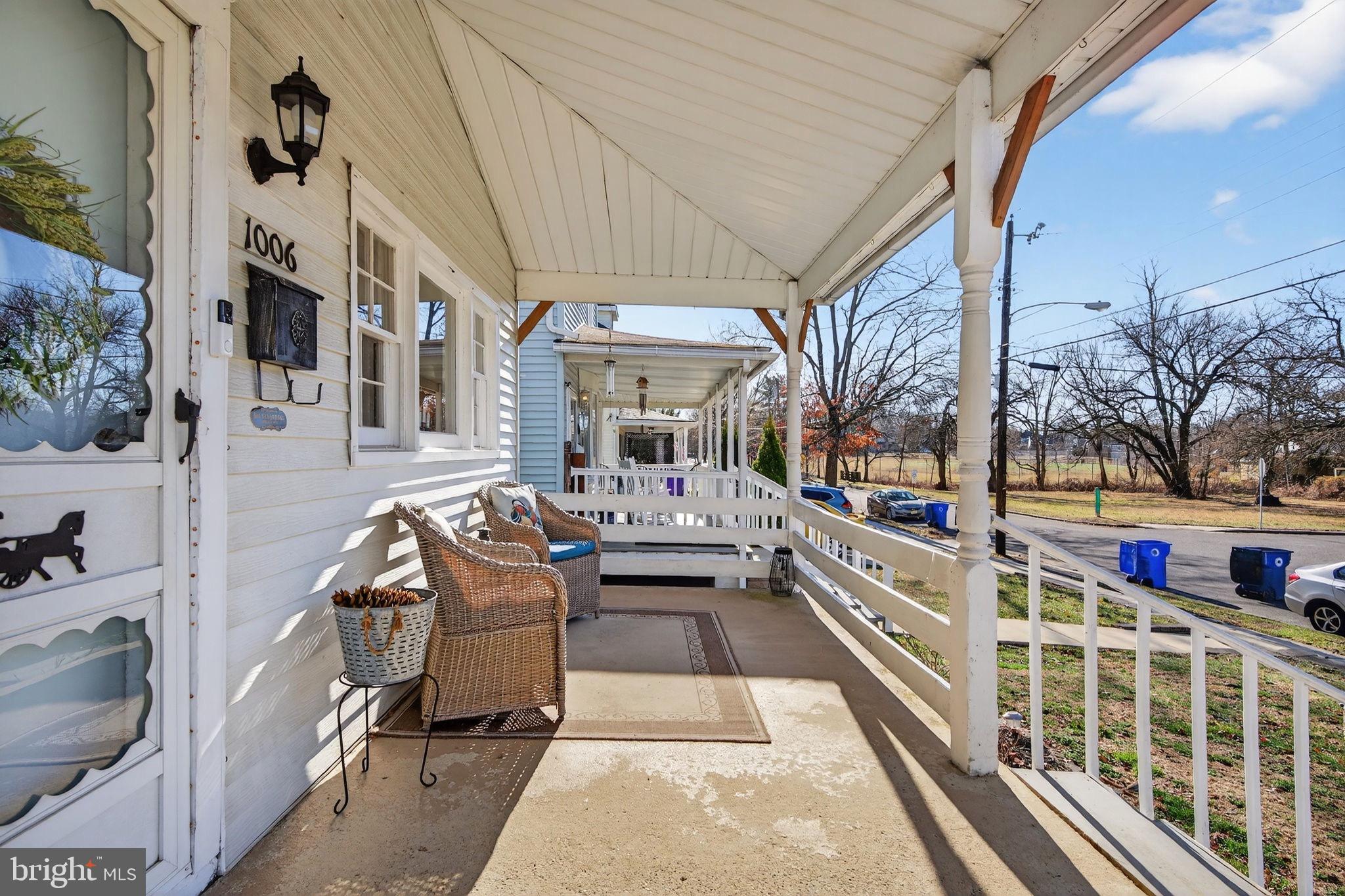1006 CHESTNUT AVENUE