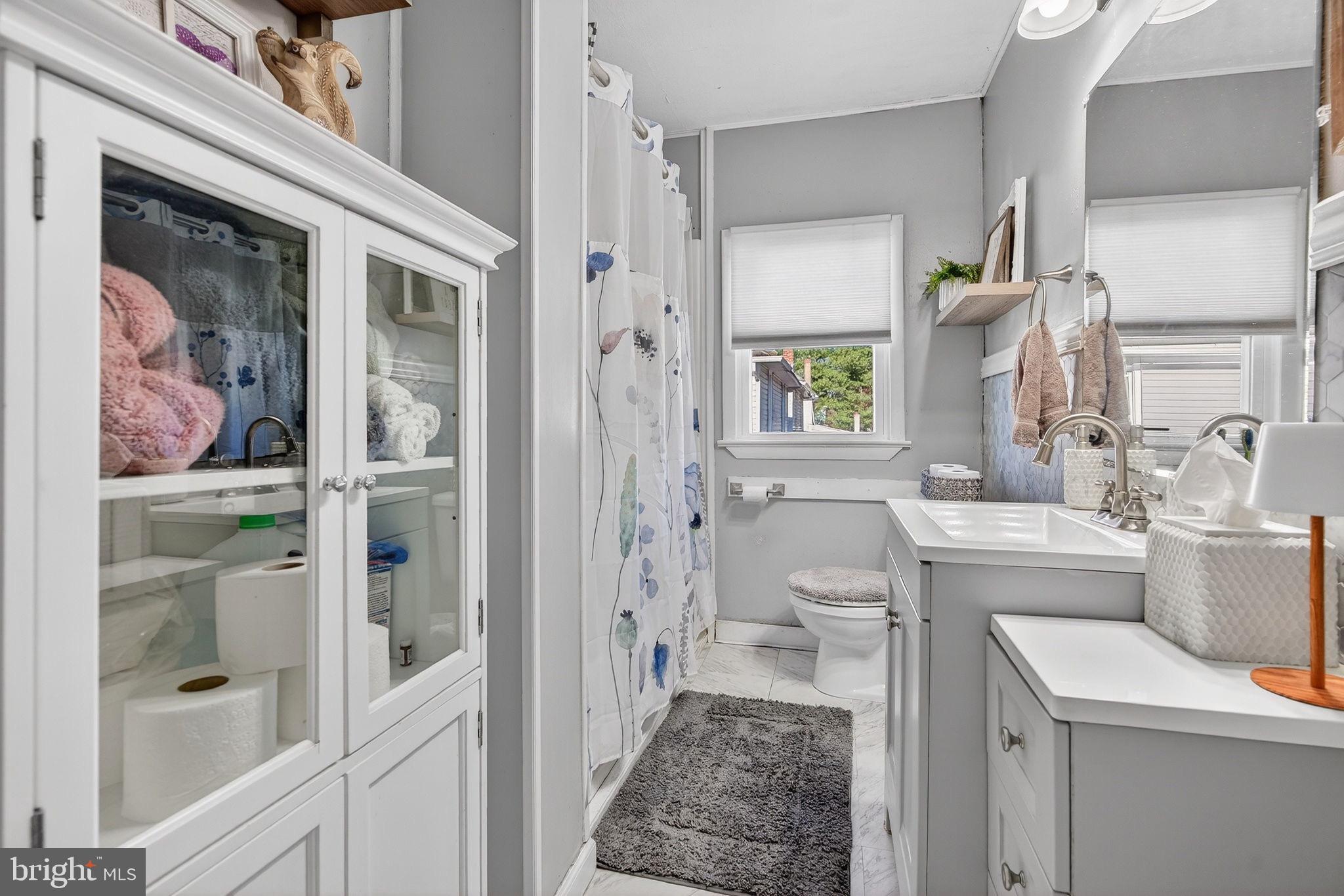 1006 CHESTNUT AVENUE