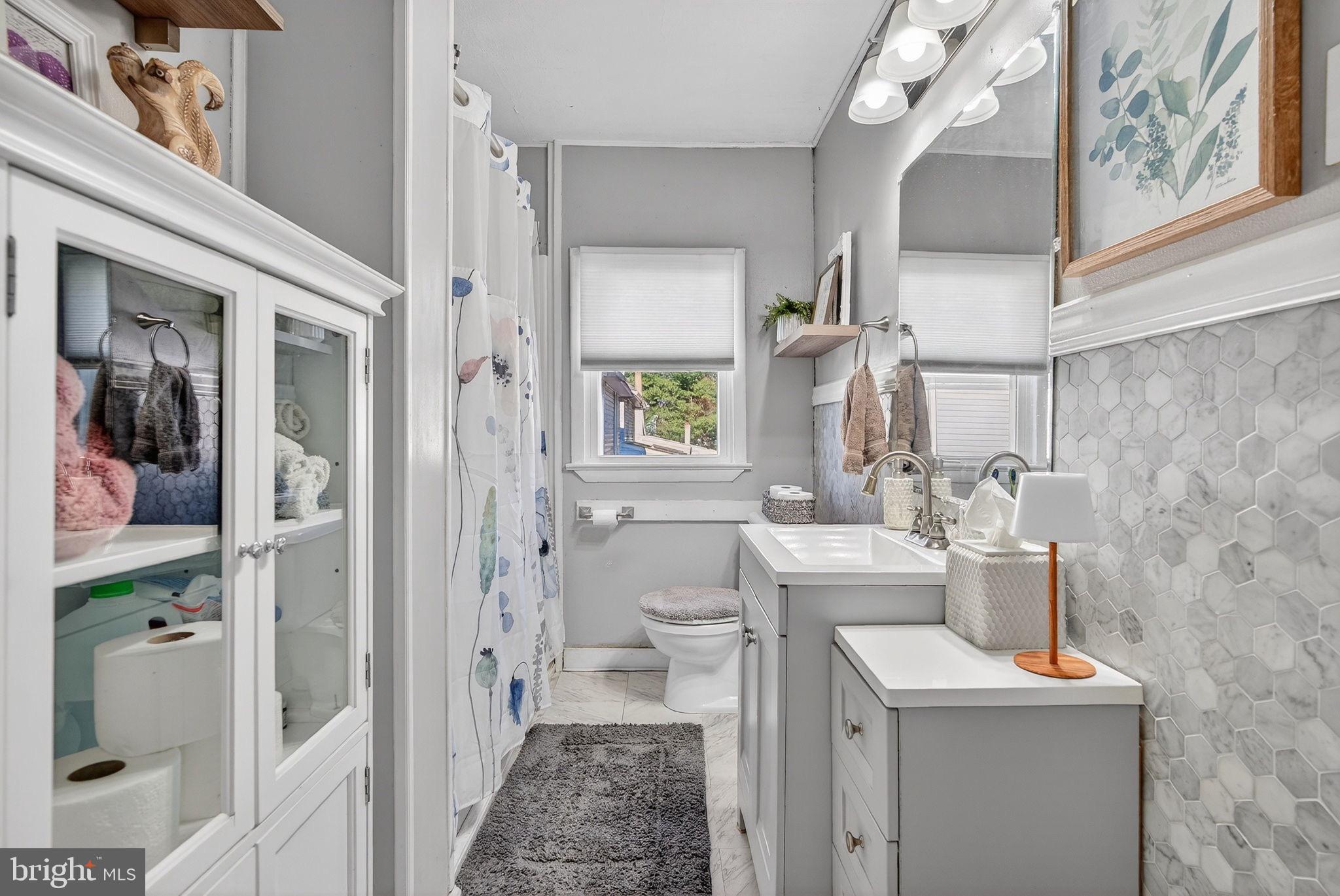 1006 CHESTNUT AVENUE