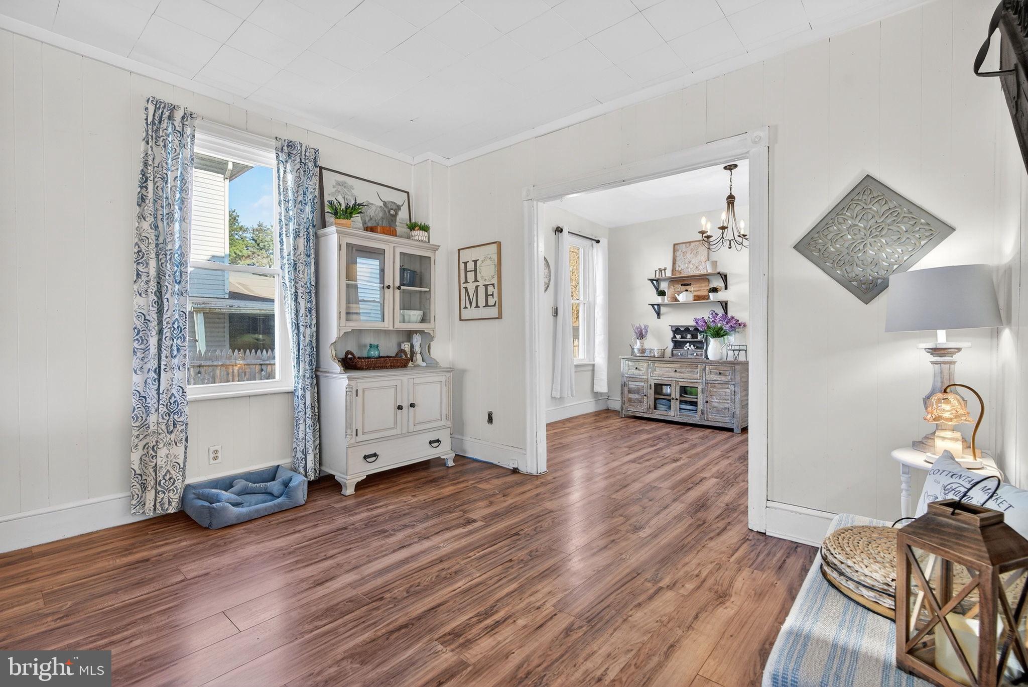 1006 CHESTNUT AVENUE