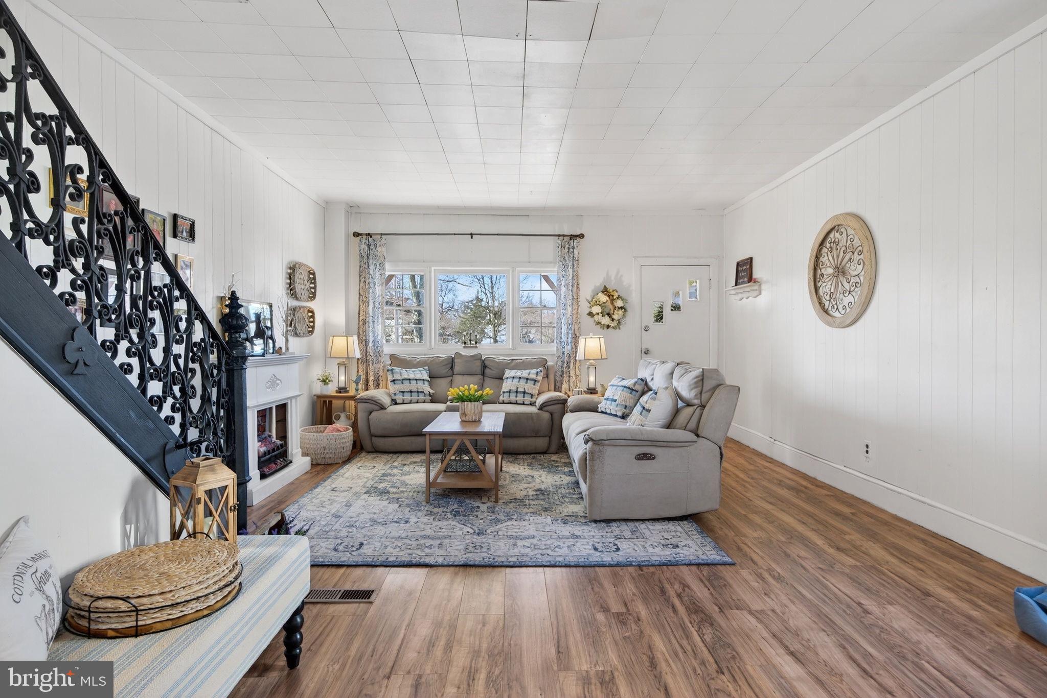 1006 CHESTNUT AVENUE