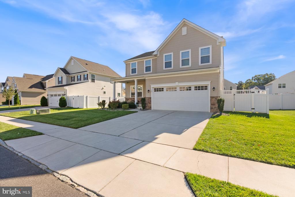 19 CIRCLE DRIVE