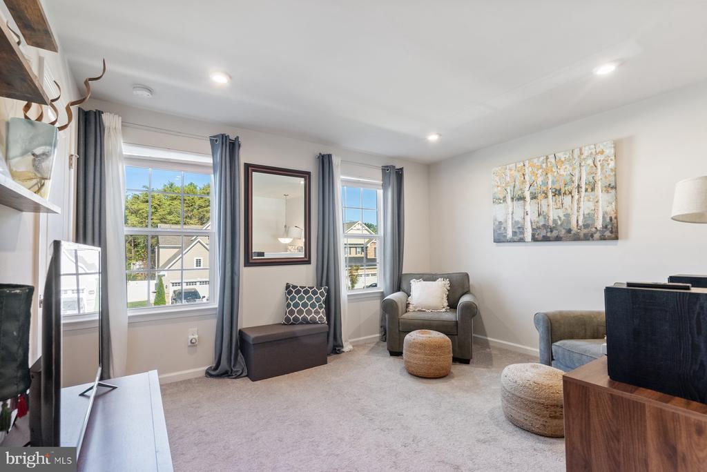 19 CIRCLE DRIVE