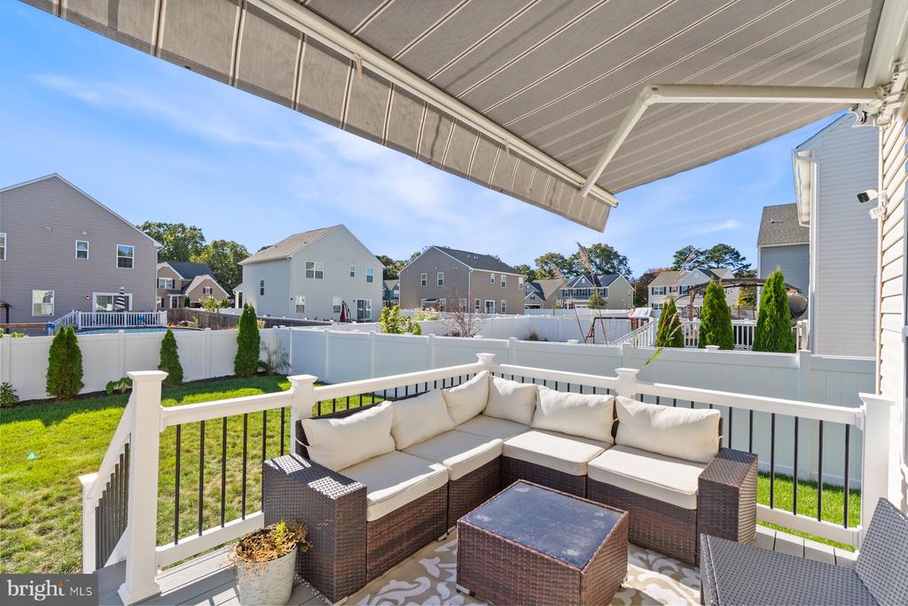 19 CIRCLE DRIVE
