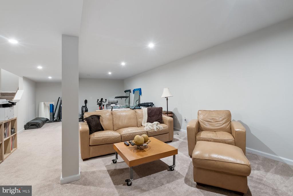 19 CIRCLE DRIVE