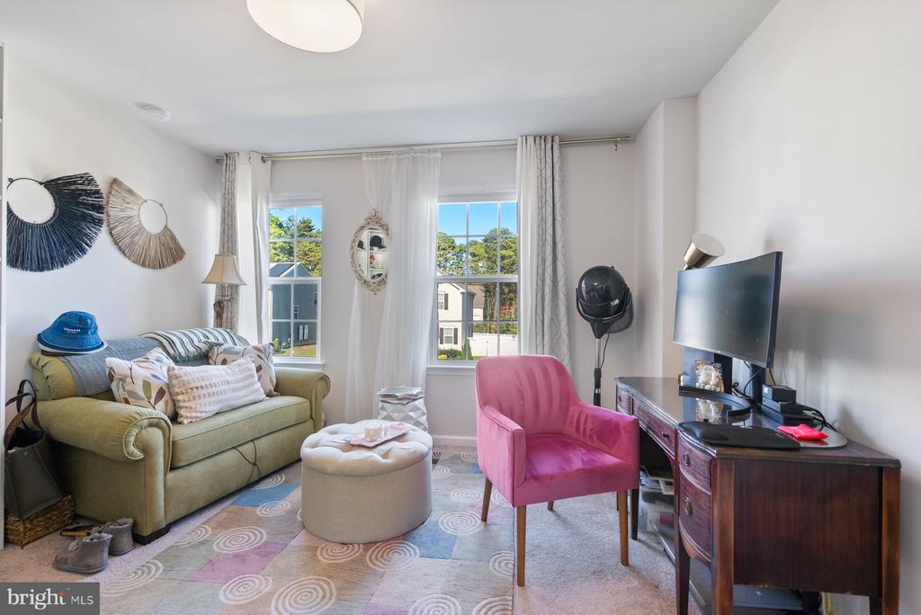19 CIRCLE DRIVE