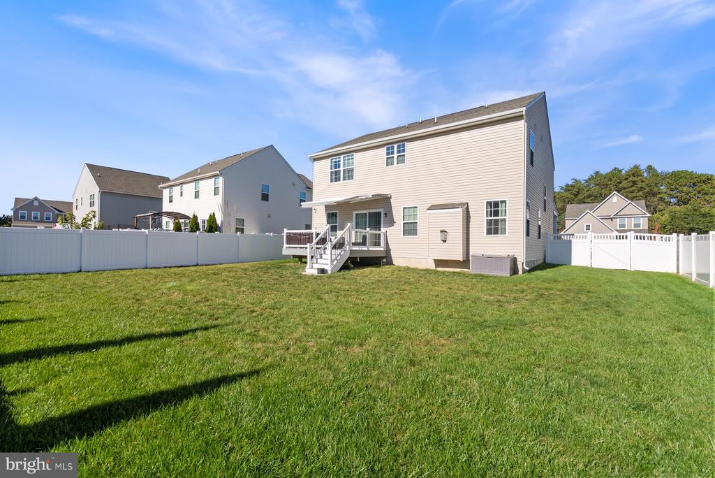19 CIRCLE DRIVE