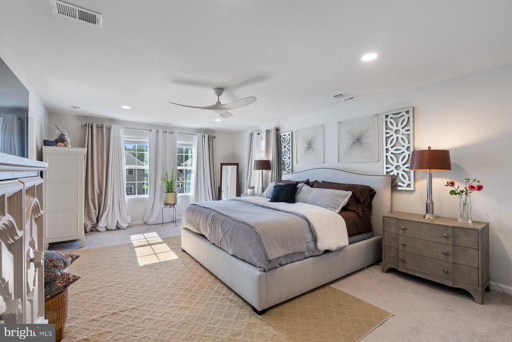 19 CIRCLE DRIVE