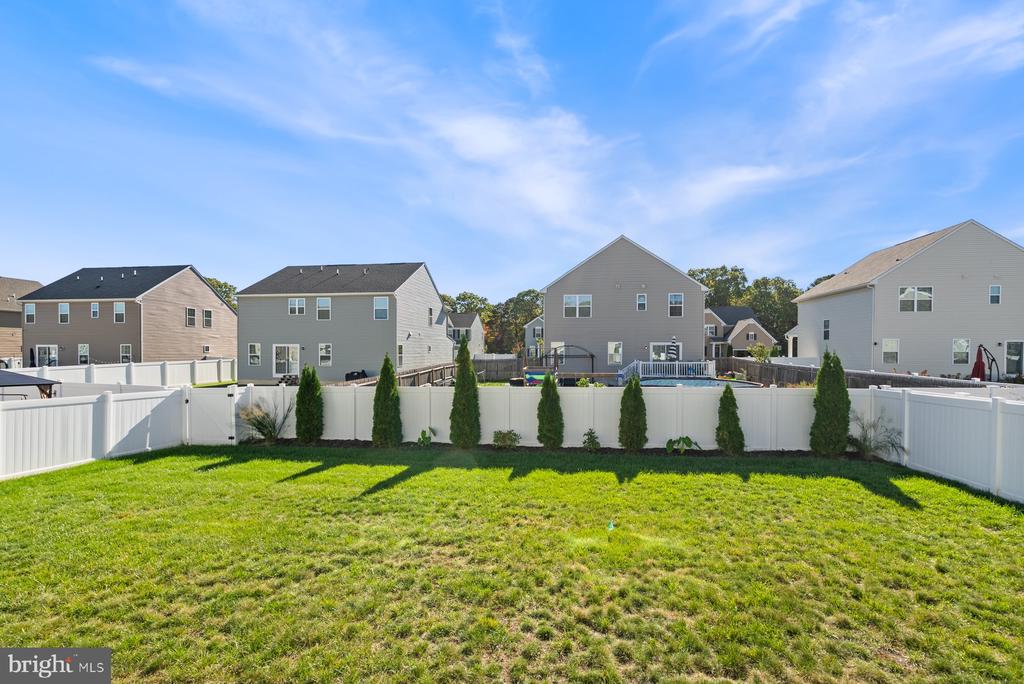 19 CIRCLE DRIVE
