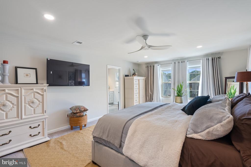 19 CIRCLE DRIVE