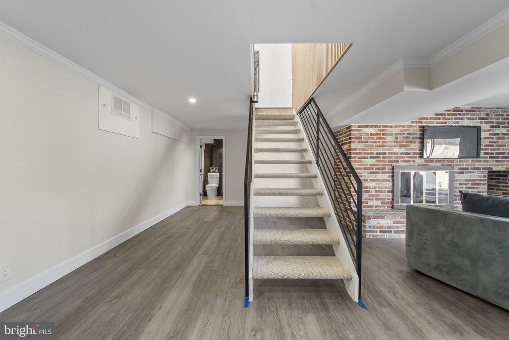 1733 LARK LANE