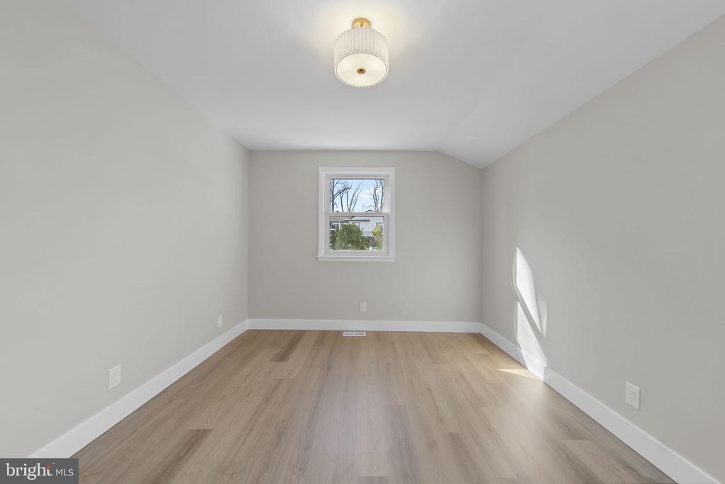 1733 LARK LANE