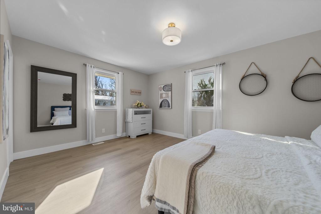 1733 LARK LANE