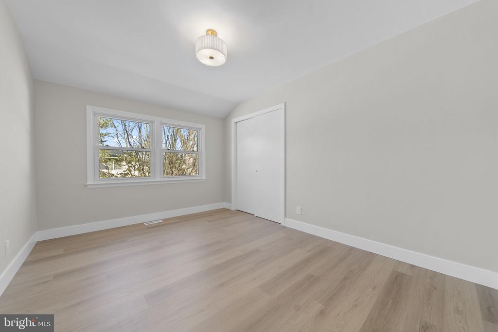 1733 LARK LANE