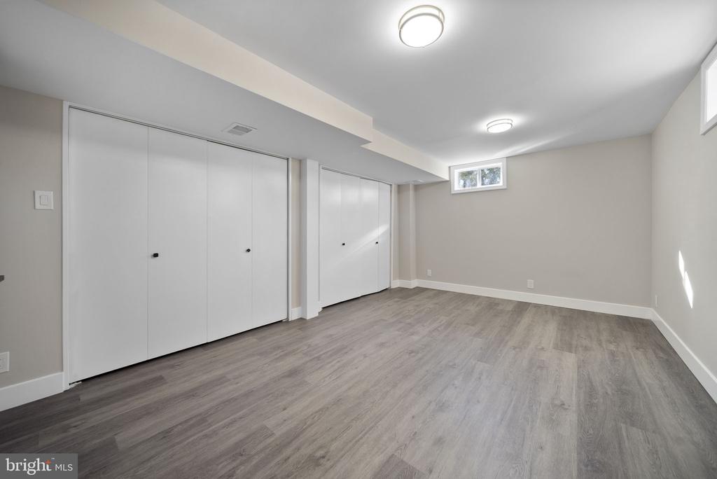 1733 LARK LANE