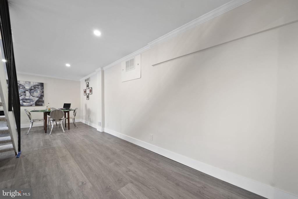 1733 LARK LANE