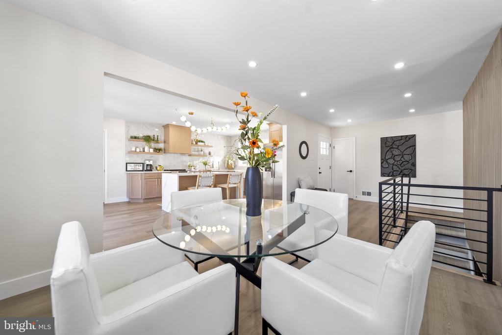 1733 LARK LANE
