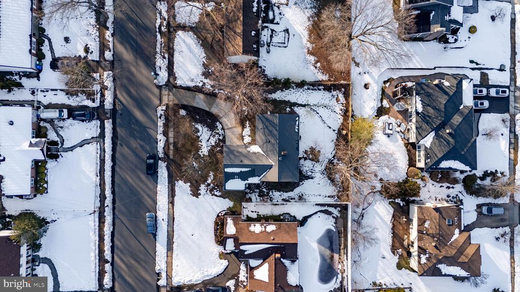 1733 LARK LANE