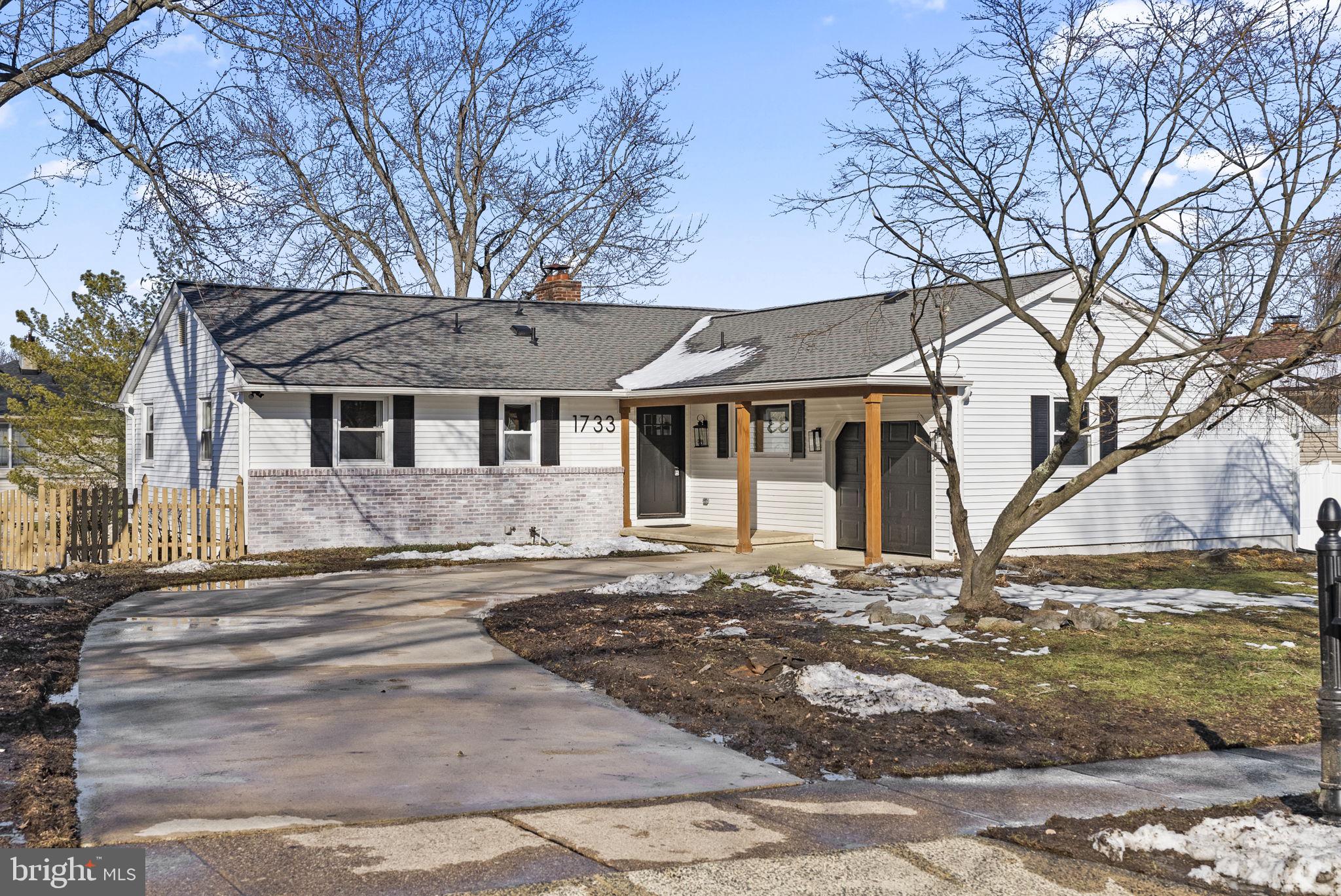 1733 LARK LANE